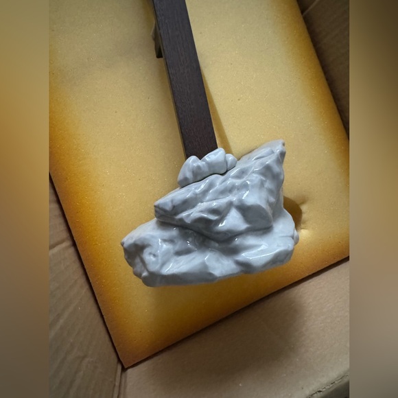 Lladro Our Savior Crucifix Figurine Tabletop - Picture 11 of 16